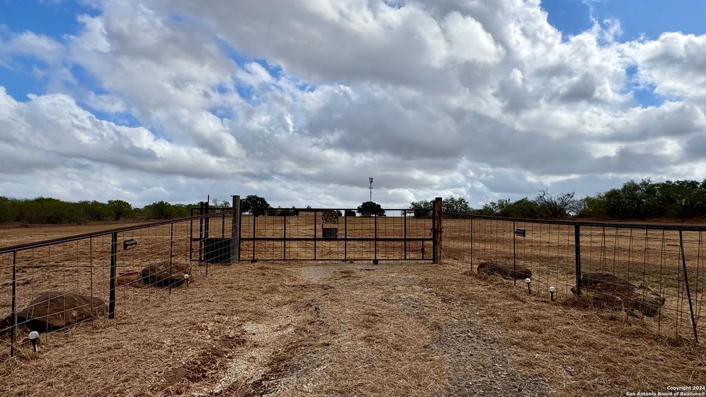 26920 CAMPBELLTON RD, San Antonio, TX 78264