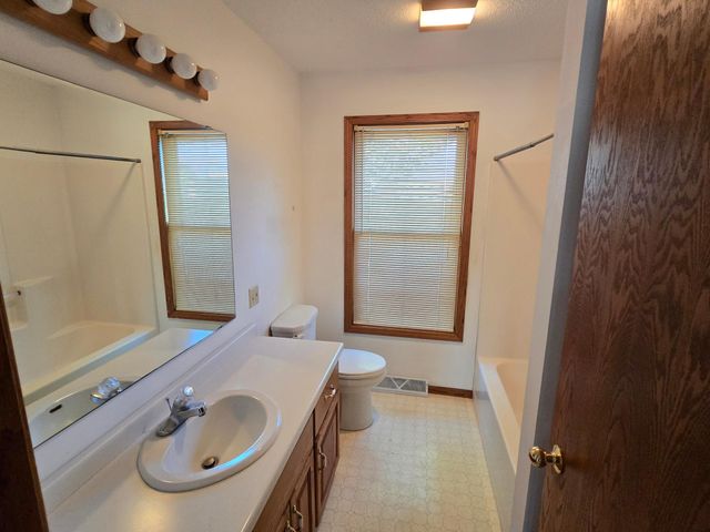 735 10th Avenue S, Waite Park, MN 56387