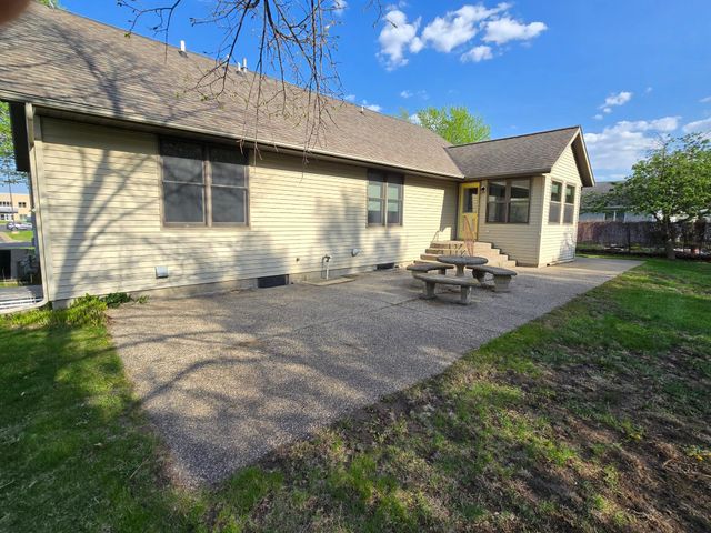 735 10th Avenue S, Waite Park, MN 56387