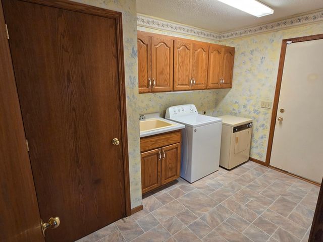 735 10th Avenue S, Waite Park, MN 56387