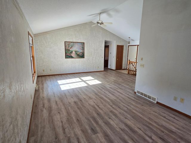 735 10th Avenue S, Waite Park, MN 56387