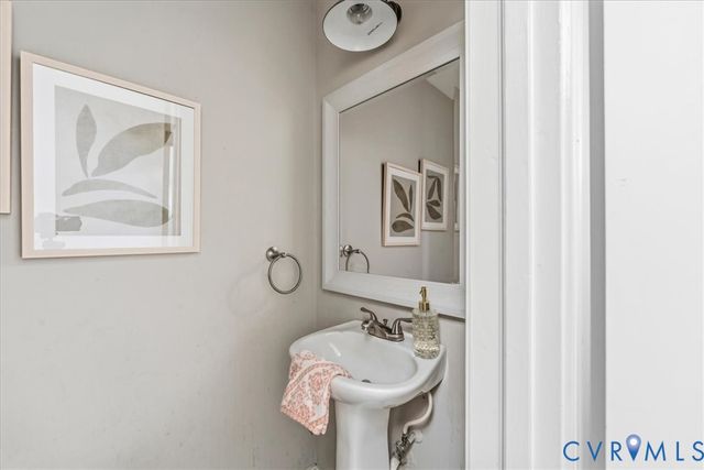8211 Colebrook Rd, Richmond, VA 23227