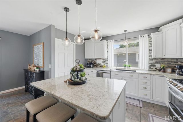 75 Park Charles Boulevard, St Peters, MO 63376