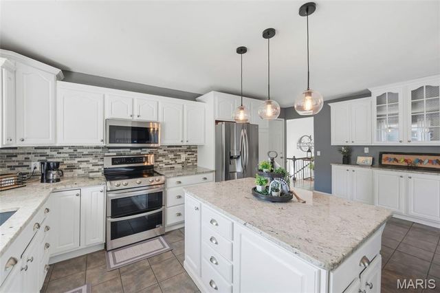 75 Park Charles Boulevard, St Peters, MO 63376