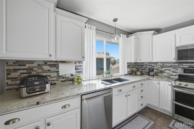 75 Park Charles Boulevard, St Peters, MO 63376