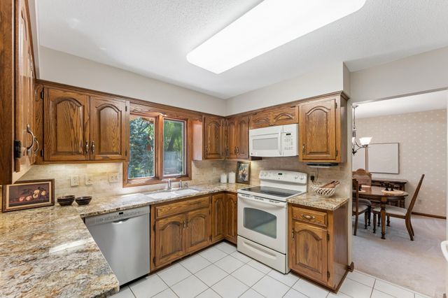 9903 Balmoral Lane, Eden Prairie, MN 55347