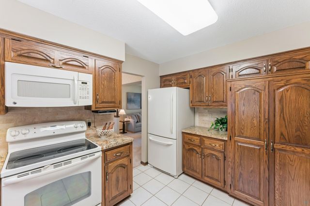 9903 Balmoral Lane, Eden Prairie, MN 55347