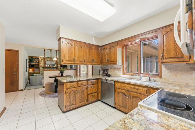 9903 Balmoral Lane, Eden Prairie, MN 55347