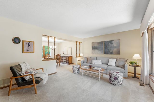 9903 Balmoral Lane, Eden Prairie, MN 55347