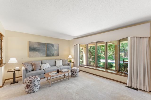 9903 Balmoral Lane, Eden Prairie, MN 55347