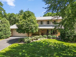 9903 Balmoral Lane, Eden Prairie, MN 55347