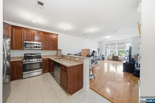 3120 Cory Lane 3120, Elmwood Park, NJ 07407