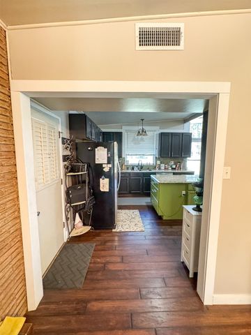 700 Albemarle, Marshall, TX 75672