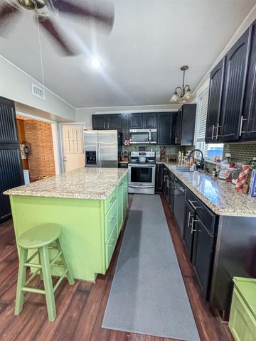 700 Albemarle, Marshall, TX 75672