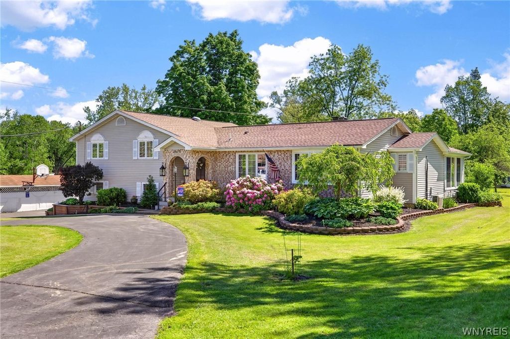 7675 Charles Drive, Boston, NY 14075