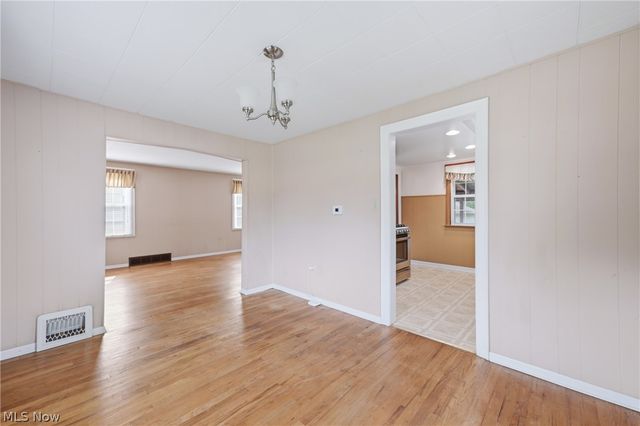 2036 Overland Avenue NE, Warren, OH 44483