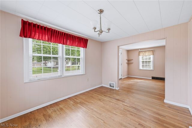 2036 Overland Avenue NE, Warren, OH 44483