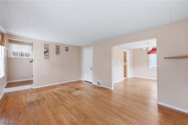 2036 Overland Avenue NE, Warren, OH 44483