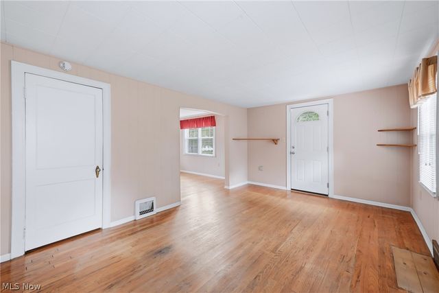 2036 Overland Avenue NE, Warren, OH 44483