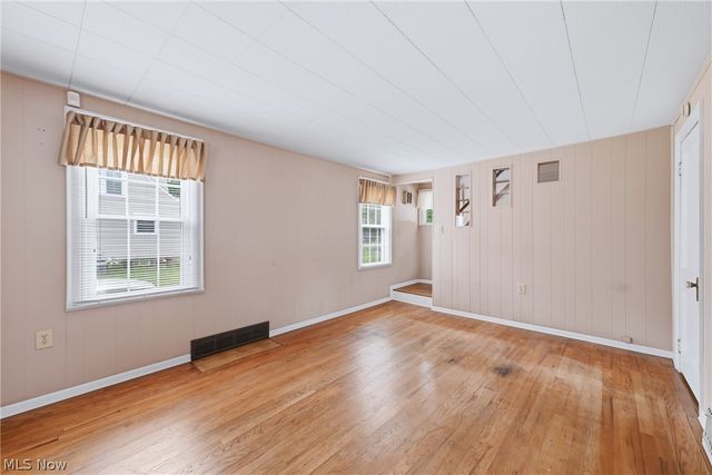 2036 Overland Avenue NE, Warren, OH 44483