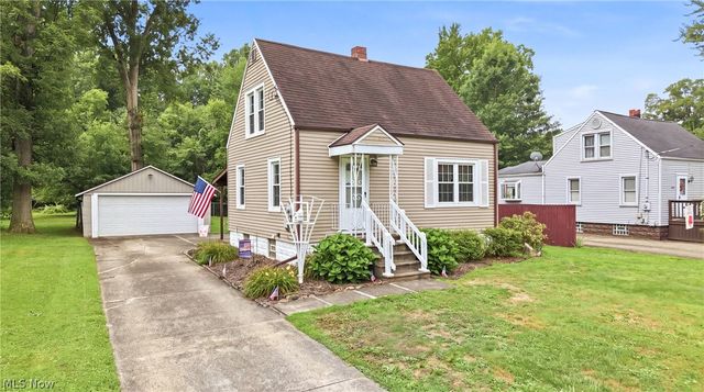 2036 Overland Avenue NE, Warren, OH 44483