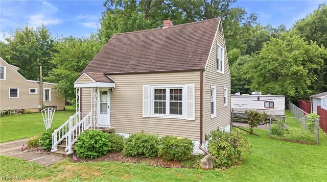 2036 Overland Avenue NE, Warren, OH 44483
