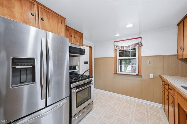 2036 Overland Avenue NE, Warren, OH 44483