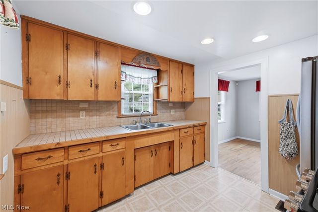 2036 Overland Avenue NE, Warren, OH 44483