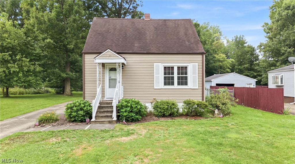 2036 Overland Avenue NE, Warren, OH 44483