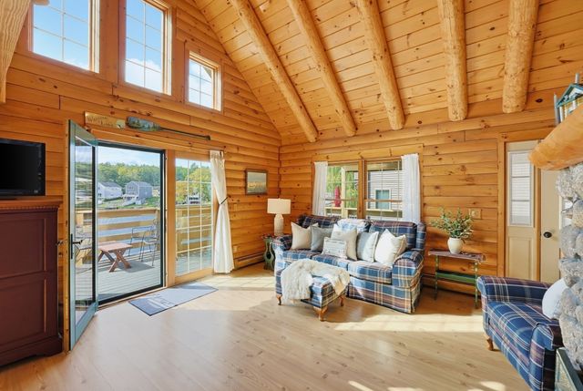21 Taft Ave, Mendon, MA 01756