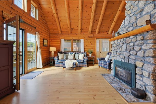 21 Taft Ave, Mendon, MA 01756