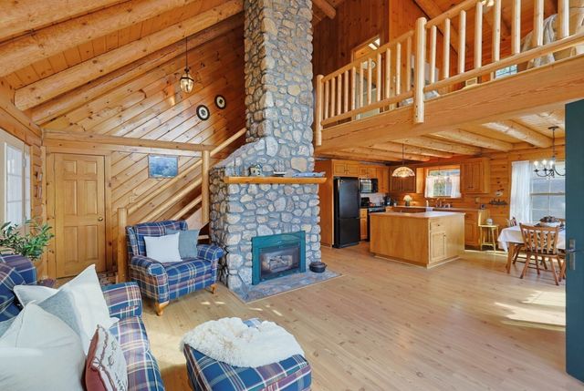 21 Taft Ave, Mendon, MA 01756