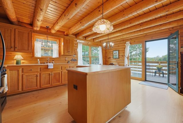 21 Taft Ave, Mendon, MA 01756