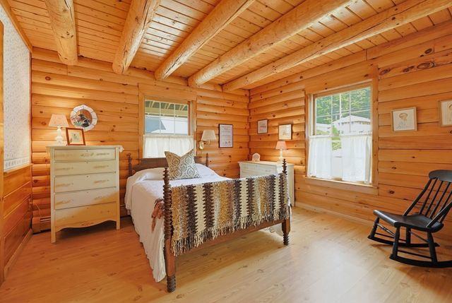21 Taft Ave, Mendon, MA 01756