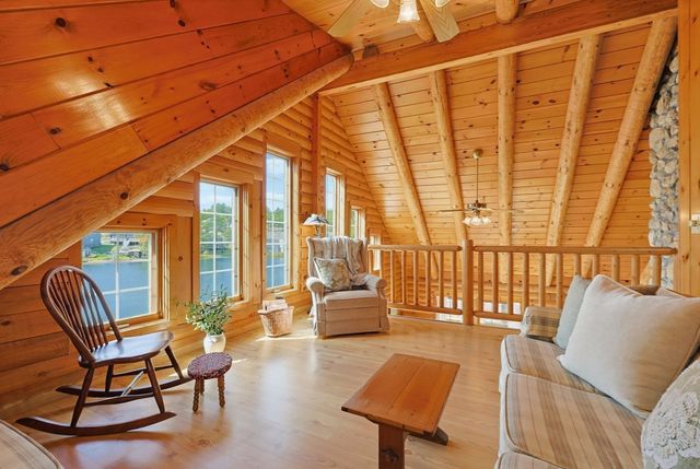 21 Taft Ave, Mendon, MA 01756