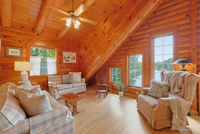21 Taft Ave, Mendon, MA 01756