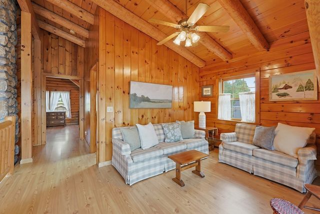 21 Taft Ave, Mendon, MA 01756