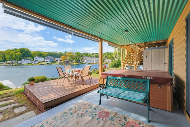 21 Taft Ave, Mendon, MA 01756