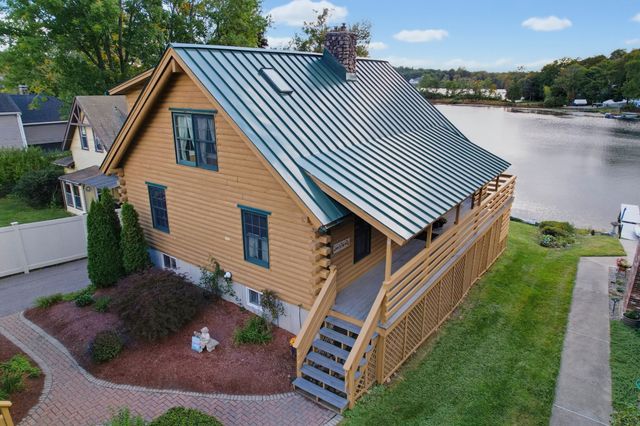 21 Taft Ave, Mendon, MA 01756