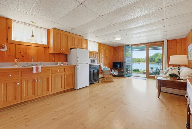 21 Taft Ave, Mendon, MA 01756