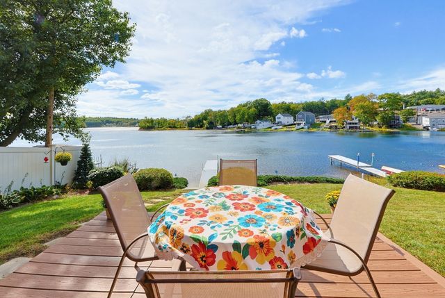 21 Taft Ave, Mendon, MA 01756