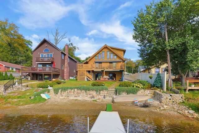 21 Taft Ave, Mendon, MA 01756