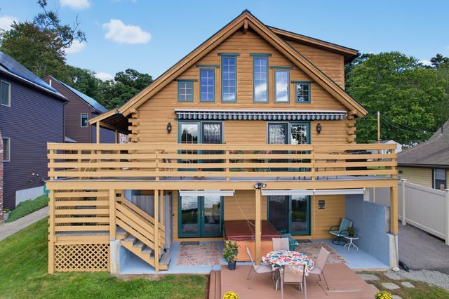21 Taft Ave, Mendon, MA 01756
