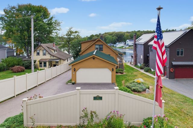 21 Taft Ave, Mendon, MA 01756