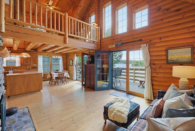 21 Taft Ave, Mendon, MA 01756