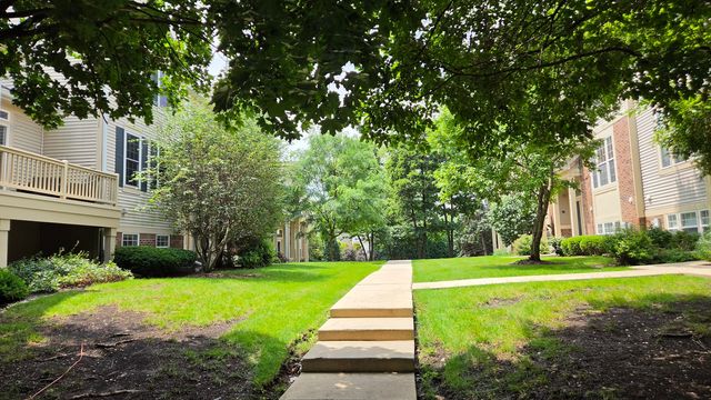 2631 N Greenwood Avenue 2631, Arlington Heights, IL 60004