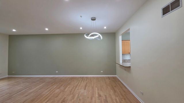 2631 N Greenwood Avenue 2631, Arlington Heights, IL 60004