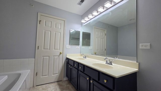 2631 N Greenwood Avenue 2631, Arlington Heights, IL 60004