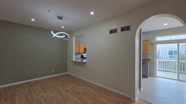 2631 N Greenwood Avenue 2631, Arlington Heights, IL 60004