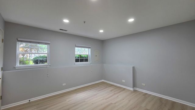 2631 N Greenwood Avenue 2631, Arlington Heights, IL 60004